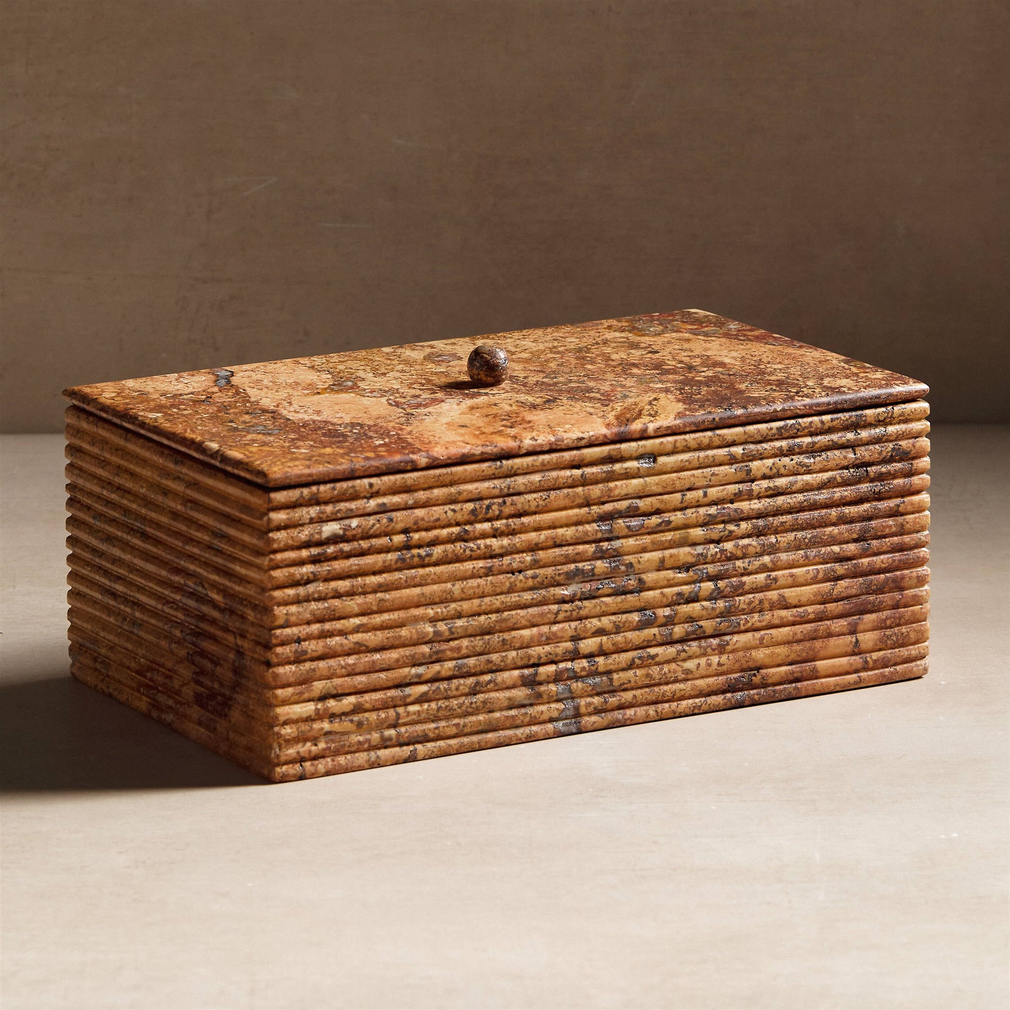 Stone box with ribbing made of travertine